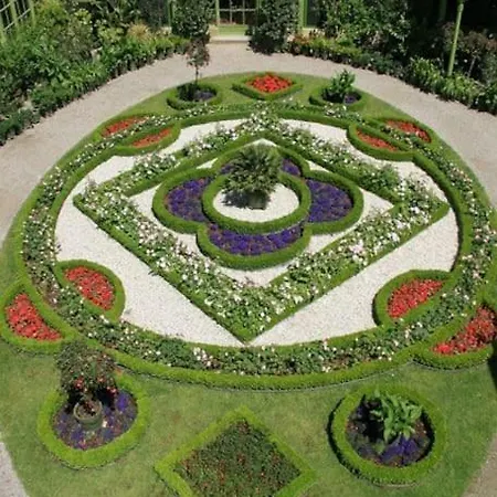 Mit Garten In Zentrum Шверин